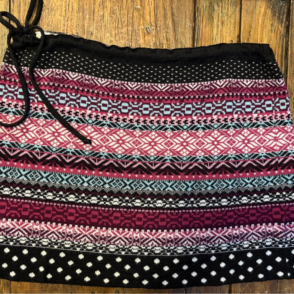 Icelandic Design Patterned Wool Skirt (Large)